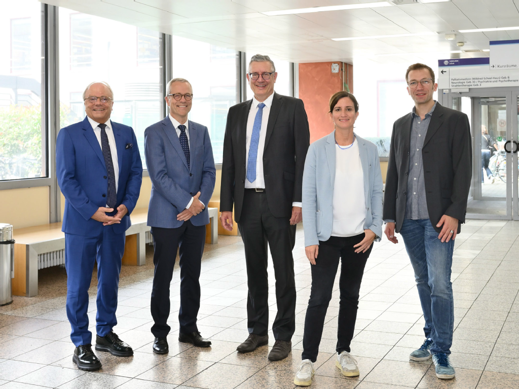 Gemeinsam Gegen Schmerz: 40 Jahre Schmerzzentrum - Klinik Für ...