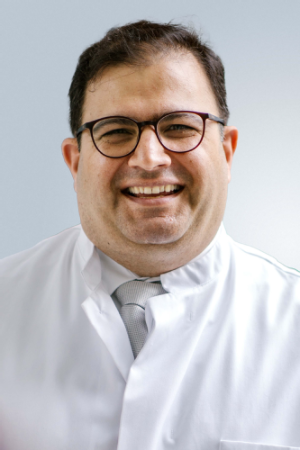 Univ.-Prof. Dr. Farhad Bakhtiary, Direktor der Klinik und Poliklinik für Herzchirurgie, Herzzentrum des Universitätsklinikums Bonn