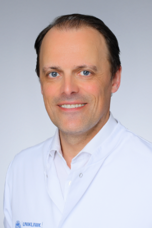 Univ.-Prof. Dr. Lenard Conradi, Direktor der Klinik für Herzchirurgie, Uniklinik Köln