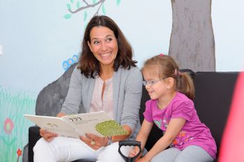 Anne Will mit Freude bei der Sache, Foto: Uniklinik Köln