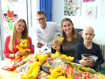 Bärchenstarke Aktion für kranke Kinder in der Kinderonkologie der Uniklinik Köln