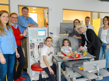 Elfi Scho-Antwerpes besucht die Kinderdialyse der Uniklinik Köln, Foto: Uniklinik Köln