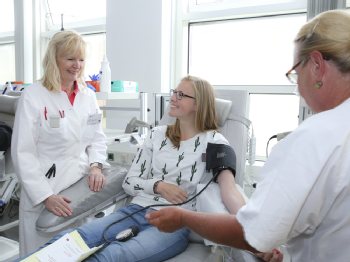 Die Zahl der Blutspenden soll 2017 noch getoppt werden, Archivbild Uniklinik Köln