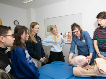 Simulation einer Geburt, Foto: Dorothea Hensen
