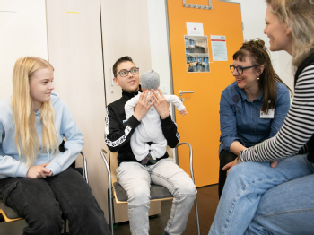 Tragetechniken bei Babys, Foto: Dorothea Hensen