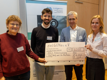 (v.l.) Bärbel Söhlke (Vorstand zielGENau), Dr. Sebastian Michels, Prof. Dr. Jürgen Wolf und Julia Hadjamu (Vorstand zielGENau), Foto: Thies Schöning