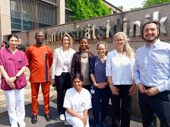 (v.l.) Tabea Winkler, Dr. Atinyagrika Bernard Adugbire, Prof. Dr. Anke Helmbold, Millicent Aarah-Bapuah, Annika Dangendorf, Isabelle Gelhausen, Dennis Nano, vorne: Samee Anton, Foto: Millicent Aarah-Bapuah