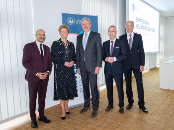 (v.l.) Prof. Dr. Joybrato Mukherjee, Ministerin Ina Brandes, Prof. Dr. Edgar Schömig, Prof. Dr. Gereon Fink und Prof. Dr. Martin Scaal, Foto: Christian Wittke