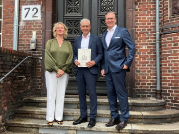 (v.l.) Diana von der Goltz, Prof. Dr. Jürgen Wolf, Prof. Dr. Carsten Bokemeyer, Foto: UCC Hamburg