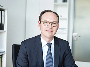 Garrit Tim Nellessen, neuer Geschäftsführer der medfacilities Betrieb GmbH, einem Tochterunternehmen der Uniklinik Köln