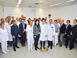 Bei der Eröffnung des Aufnahmezentrums der Allgemein-, Viszeral- und Tumorchirurgie, Foto: Uniklinik Köln Bei der Eröffnung des Aufnahmezentrums der Allgemein-, Viszeral- und Tumorchirurgie, Foto: Uniklinik Köln