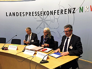 (v.l.) Prof. Dr. Jochen A. Werner, Vorstandsvorsitzender und Ärztlicher Direktor des Universitätsklinikums Essen; Isabel Pfeiffer-Poensgen, Ministerin für Kultur und Wissenschaft des Landes Nordrhein-Westfalen; Prof. Dr. Edgar Schömig, Vorstandsvorsit