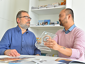 Parkinson Nurse Richard Dano informiert Patienten und Angehörige in der neuen Beratungsstelle.