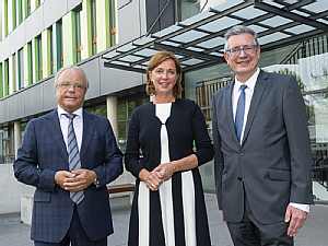 v.l. Prof. Dr. Bernd Böttiger, Yvonne Gebauer und Prof. Dr. Edgar Schömig, Foto: Uniklinik Köln v.l. Prof. Dr. Bernd Böttiger, Yvonne Gebauer und Prof. Dr. Edgar Schömig, Foto: Uniklinik Köln
