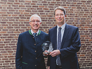 Prof. Dr. Dr. Franz Grehn und Prof. Dr. Claus Cursiefen (v.l.), Foto: Kai Funck Prof. Dr. Dr. Franz Grehn und Prof. Dr. Claus Cursiefen (v.l.), Foto: Kai Funck