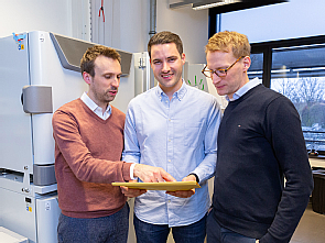 Dr. Henning Grüll, Dr. Philipp Schommers und Prof. Dr. Florian Klein (v.l.), Foto: Thies Schöning