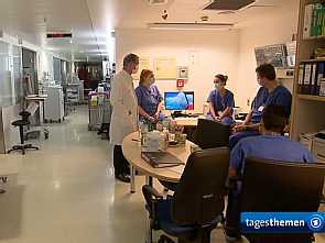 Teambesprechung auf der 4b, Foto: ARD-Tagesthemen