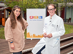 Sarah Engels und Prof. Dr. Konrad Brockmeier, Foto: RTL / Guido Engels