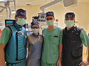 PD Dr. Elmar Kuhn, PD Dr. Maria Isabel Körber, Prof. Dr. Stephan Baldus, PD Dr. Matti Adam aus dem Herzzentrum der Uniklinik Köln nach einer OP, die für den TCT-Kongress aufgezeichnet wurde. Foto: Lisa Hamels